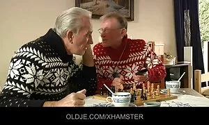 ჯიუტი ექთანი და ბები ...