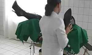 ტრანსვესტიტი და ექიმ ...