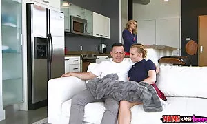 Reality King, Moms F ...